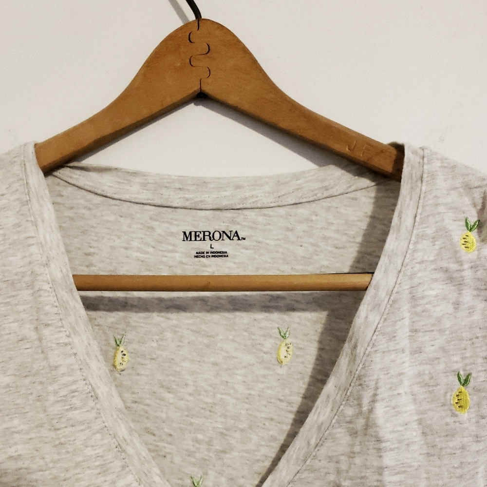 Lemon š V-Neck - Picture 3 of 4